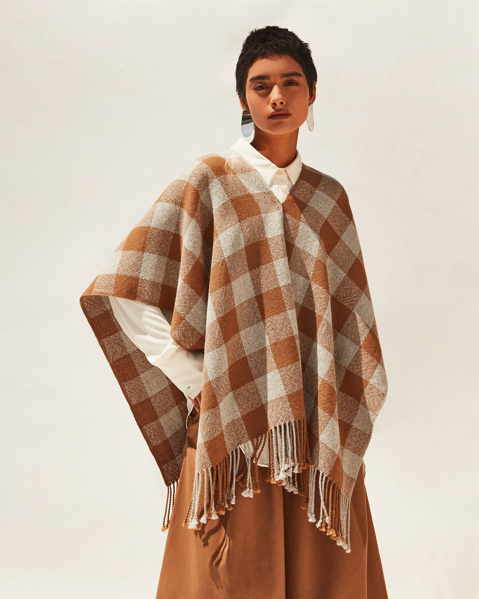 PONCHO CUADROS / Vicuña + Gris