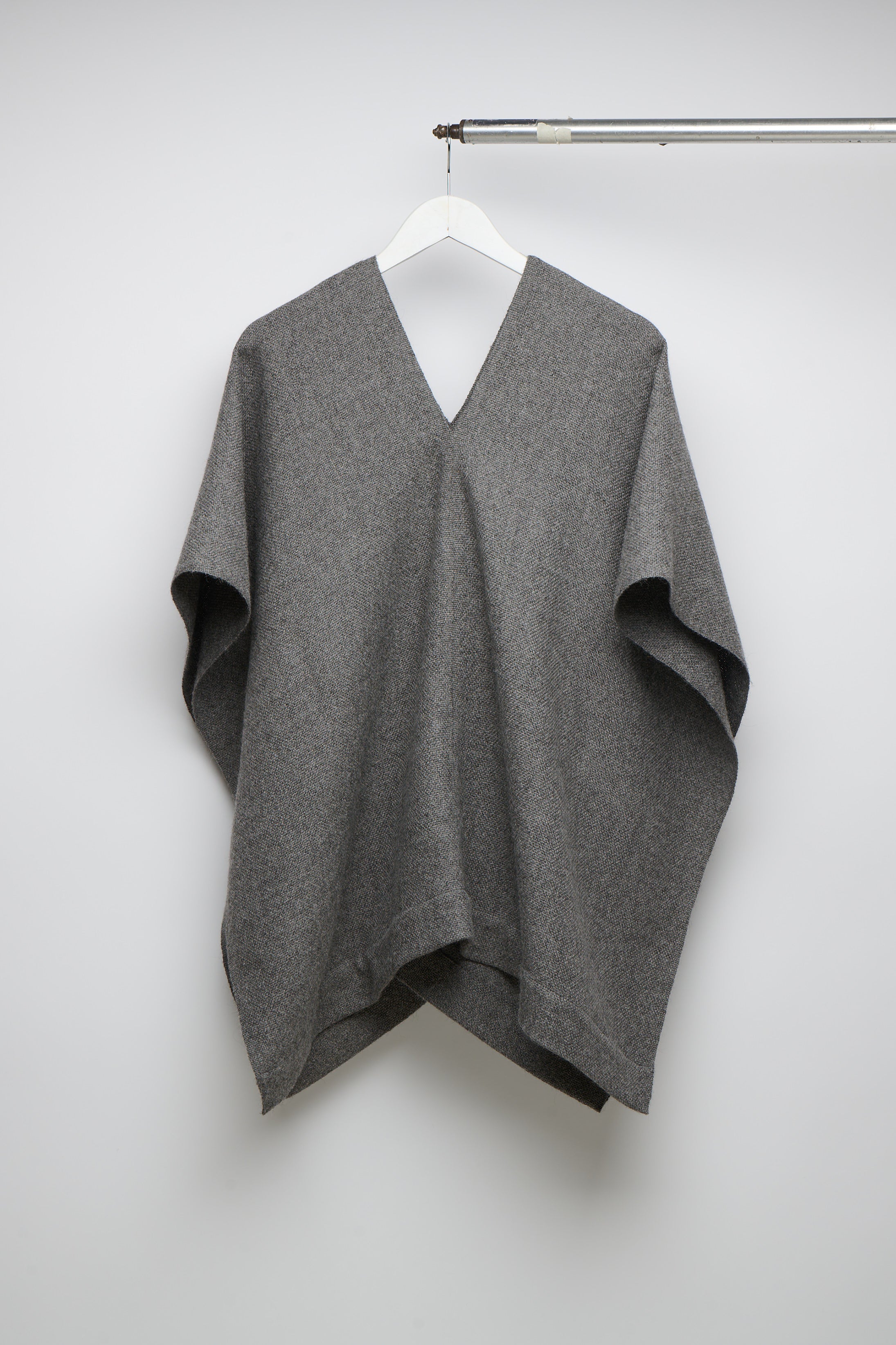 PONCHO PAMPA GRIS