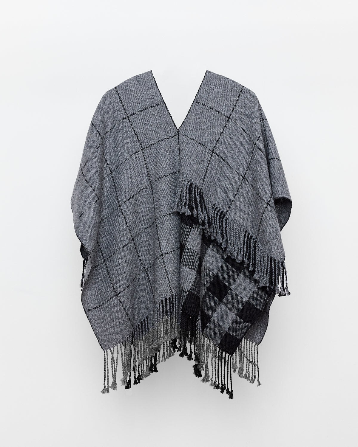 PONCHITO SURI / Gris + Negro