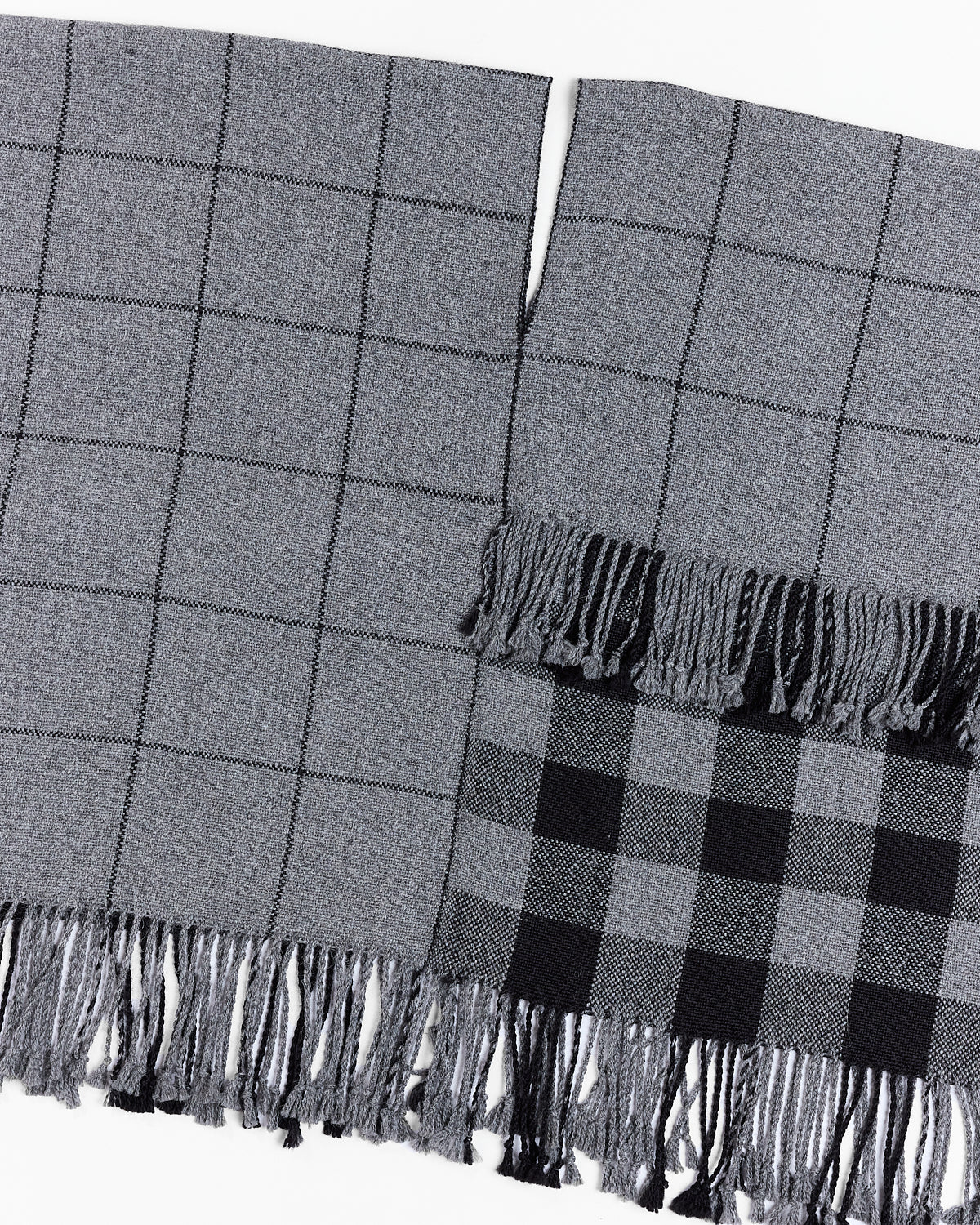 PONCHITO SURI / Gris + Negro